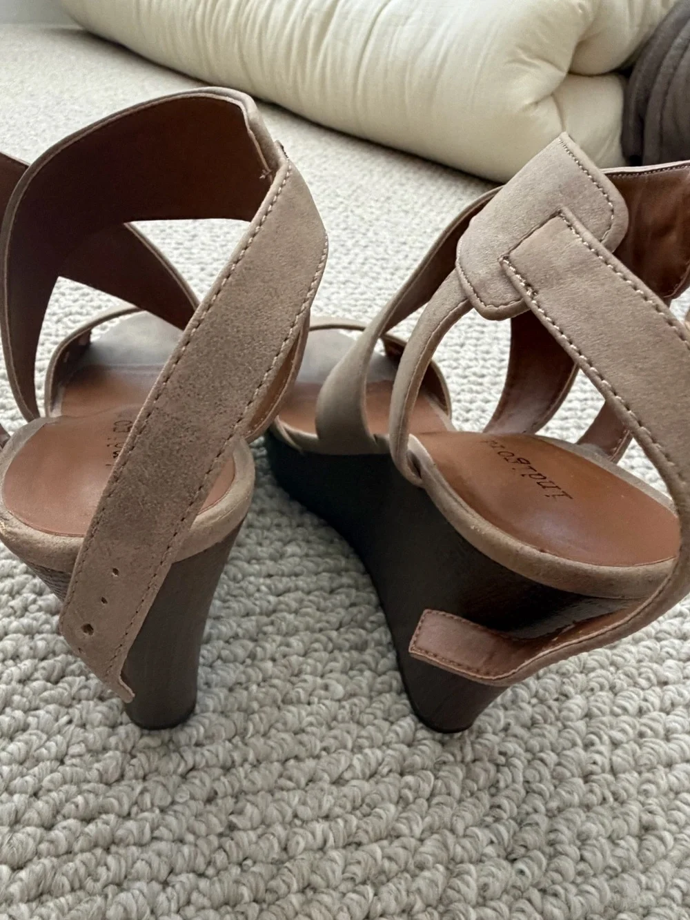 Indigo rd. - Women's Taupe Suede Strappy Platform Sandals (7)